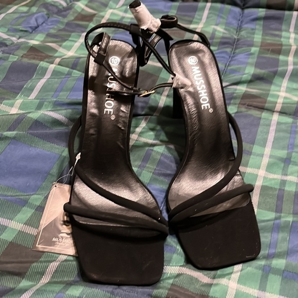 Square Toe black heels ankle strap shoes - Picture 2 of 6